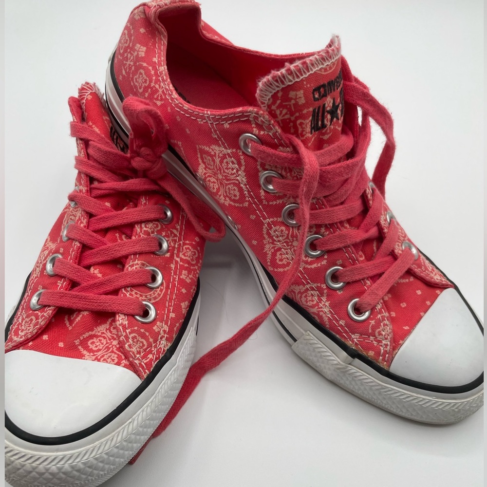 Converse all star bandana print, low top red, size 8, hot pink lace up